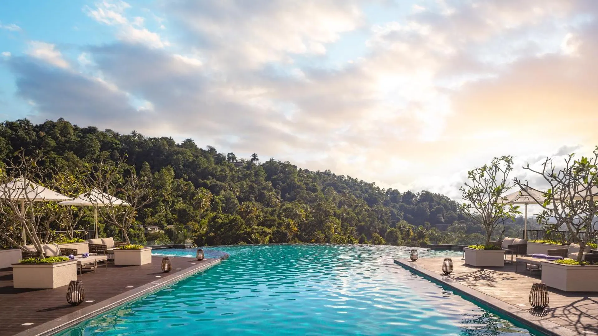 The Golden Crown Hotel Kandy