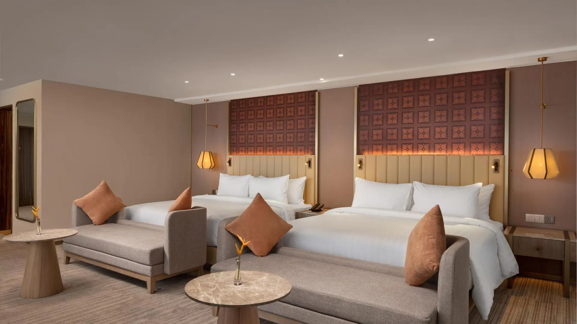 The Golden Crown Hotel Kandy