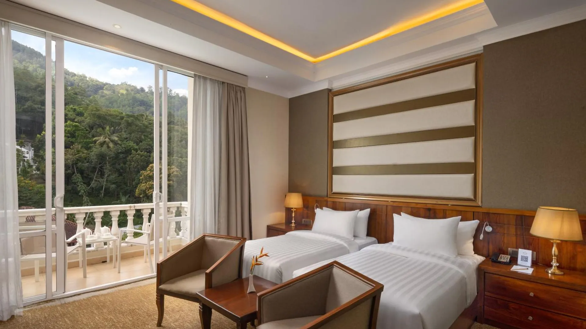 The Golden Crown Hotel Kandy